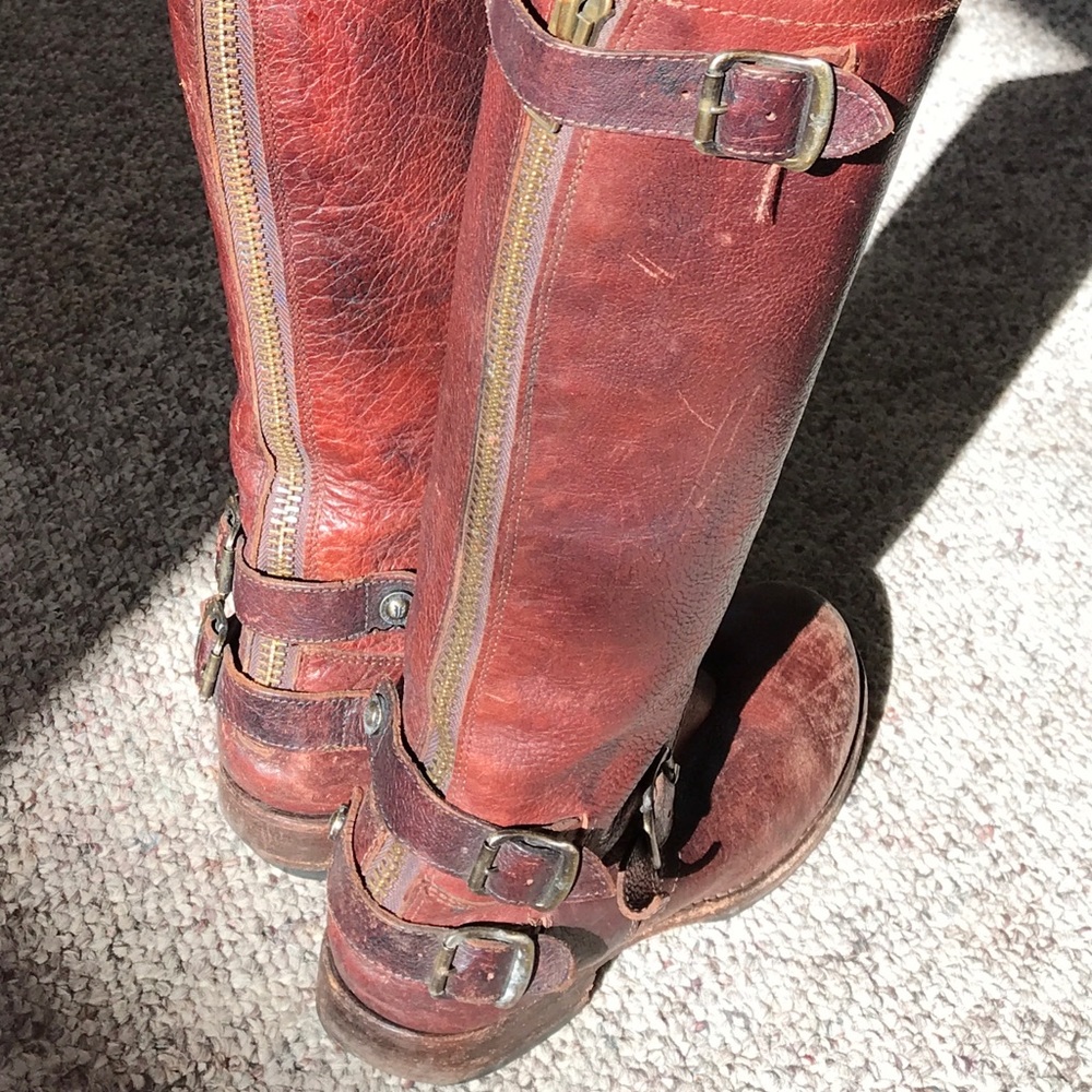 Frye Viral Vintage Women’s Veronica Back Zip Boot in dark brown